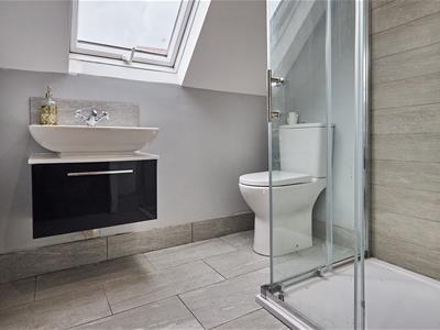 En-suite shower room (above garage)